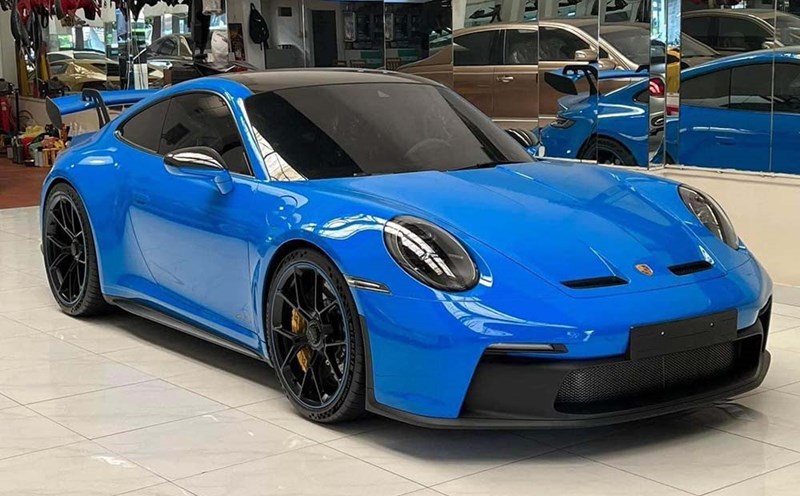 The 2022 Porsche 911 GT3 992.1 has been sitting in a showroom in Ho Chi Minh City for the past two years. Photo: Supercar In VietNam
