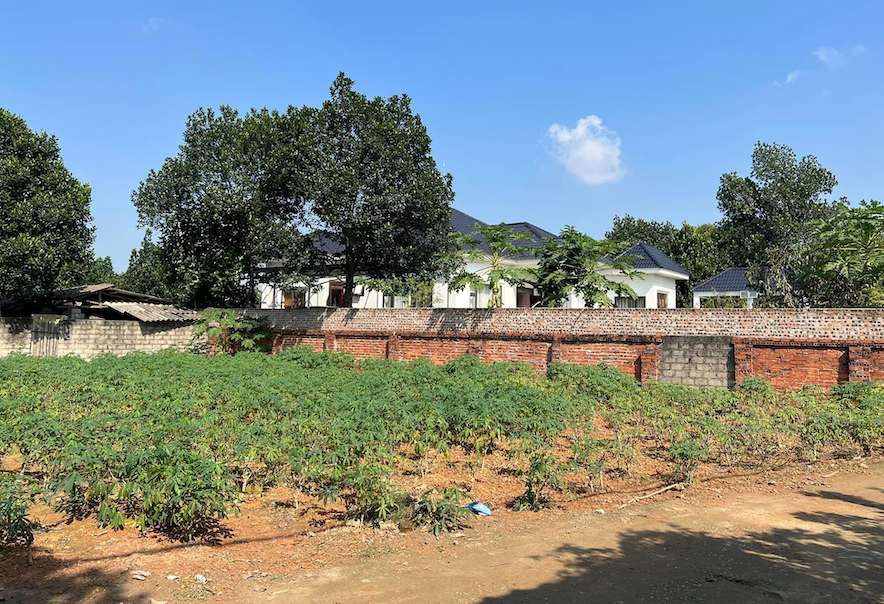 Because there are only handwritten documents, the price of the interspersed land is sold at a much cheaper price than the market price. Photo: Thach Lam