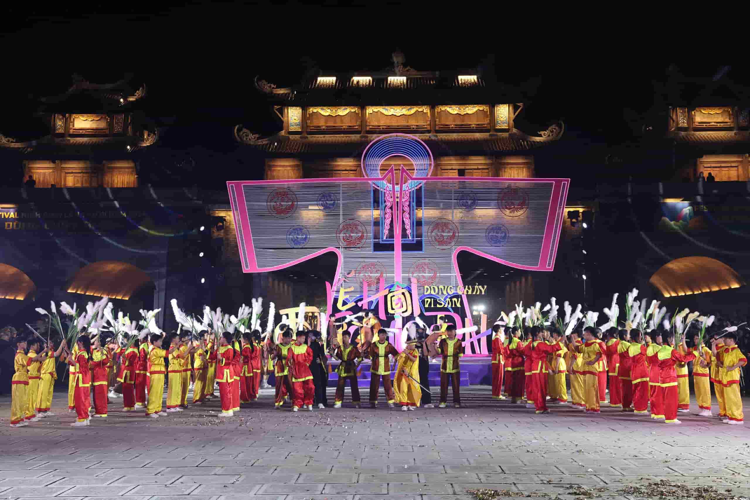 Ninh Binh Street Festival 2024 has the theme "Journey to connect heritage streams". Photo: Nguyen Truong
