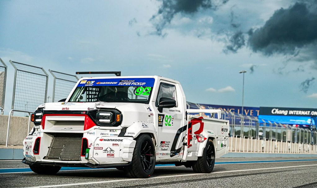 Mau xe duoc vi nhu Transformer tren duong dua. Anh: Toyota Gazoo Racing Thailand