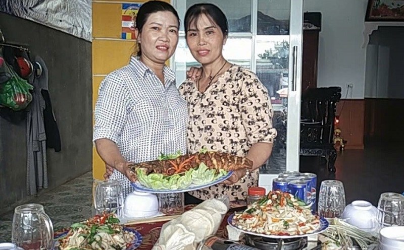 Cooking has helped many women in Dak Glong district have more jobs and improve their income. Photo: Bao Trung