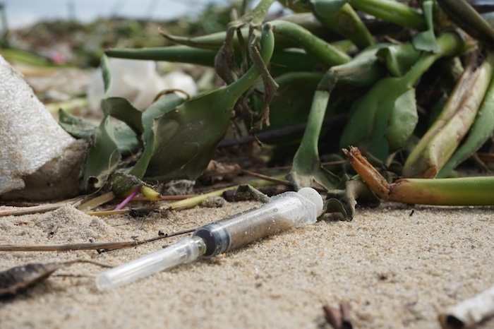 Many businesses in Da Nang have taken advantage of the complicated storm situation to discharge waste and throw garbage into the environment. Photo: Nguyen Linh