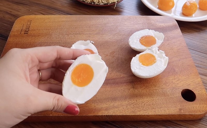 Eggs help reduce visceral fat because they contain high-quality protein. Photo: Huong Son.