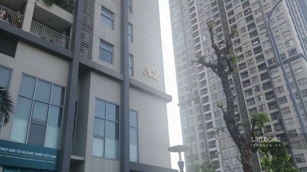 Unusually high housing prices have caused some people to give up their dream of buying a home in Hanoi. Photo: Minh Hanh