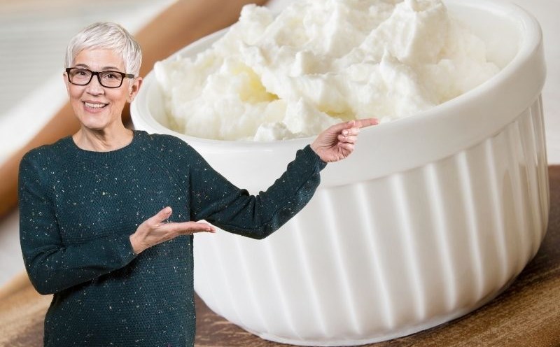 Elderly people should eat curd to supplement calcium. Graphics: Ha May