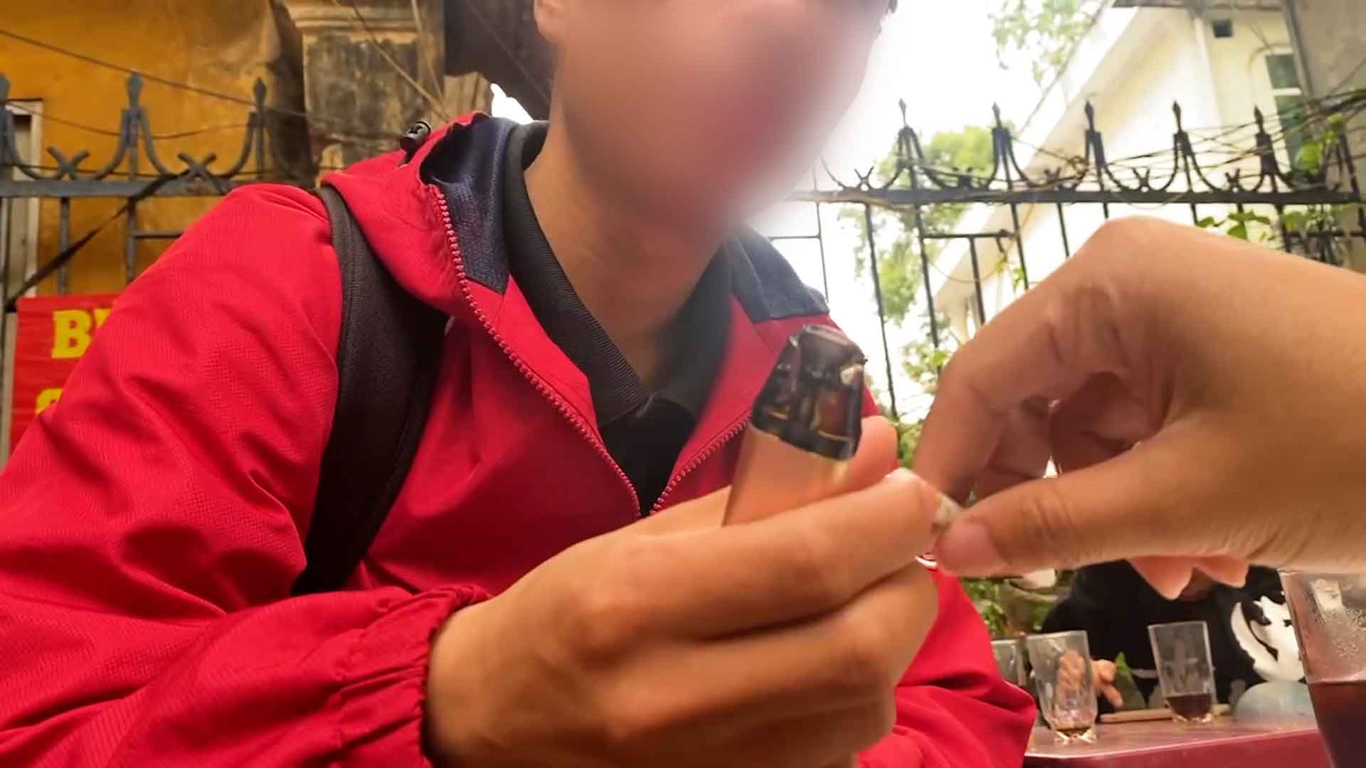 Young people and the electronic cigarette storm, the risk from habits