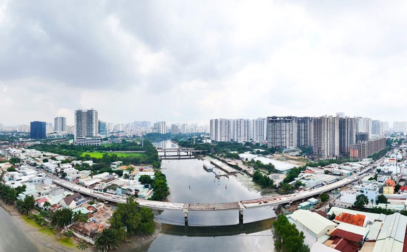 Rach Dia Bridge connecting District 7 and Nha Be District (HCMC) will open to traffic in December. Photo: Minh Quan