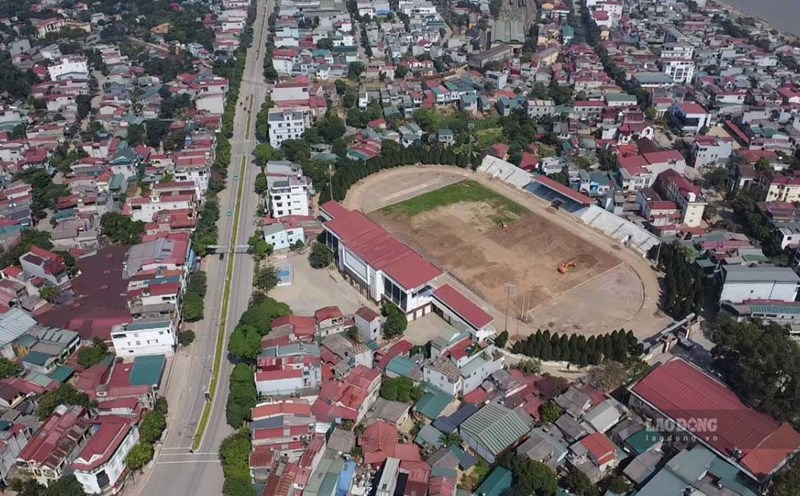 Yen Bai City Stadium is being invested in renovation and upgrading. Photo: Tran Bui