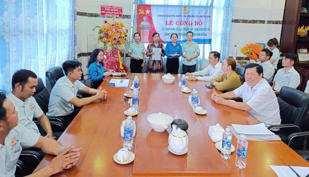 The Trade Union of Agriculture and Rural Development of Tien Giang province decided to establish a grassroots trade union of Nam Huong Poultry Breeding Company Limited. Photo: Thanh Nhan