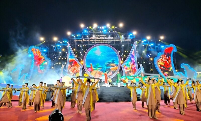 Cà Mau định kỳ tổ chức Festival tôm Cà Mau 3 năm/lần nhằm bởi là tỉnh có diện tích, sản lượng, người nuôi lớn nhất nước. Ảnh: Nhật Hồ