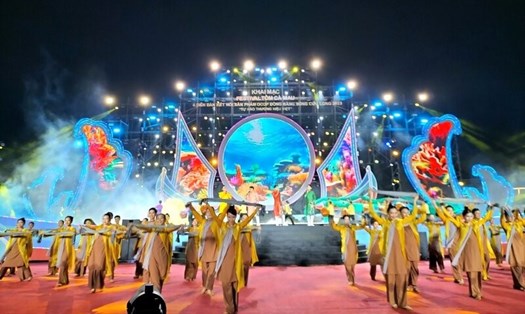 Cà Mau định kỳ tổ chức Festival tôm Cà Mau 3 năm/lần nhằm bởi là tỉnh có diện tích, sản lượng, người nuôi lớn nhất nước. Ảnh: Nhật Hồ