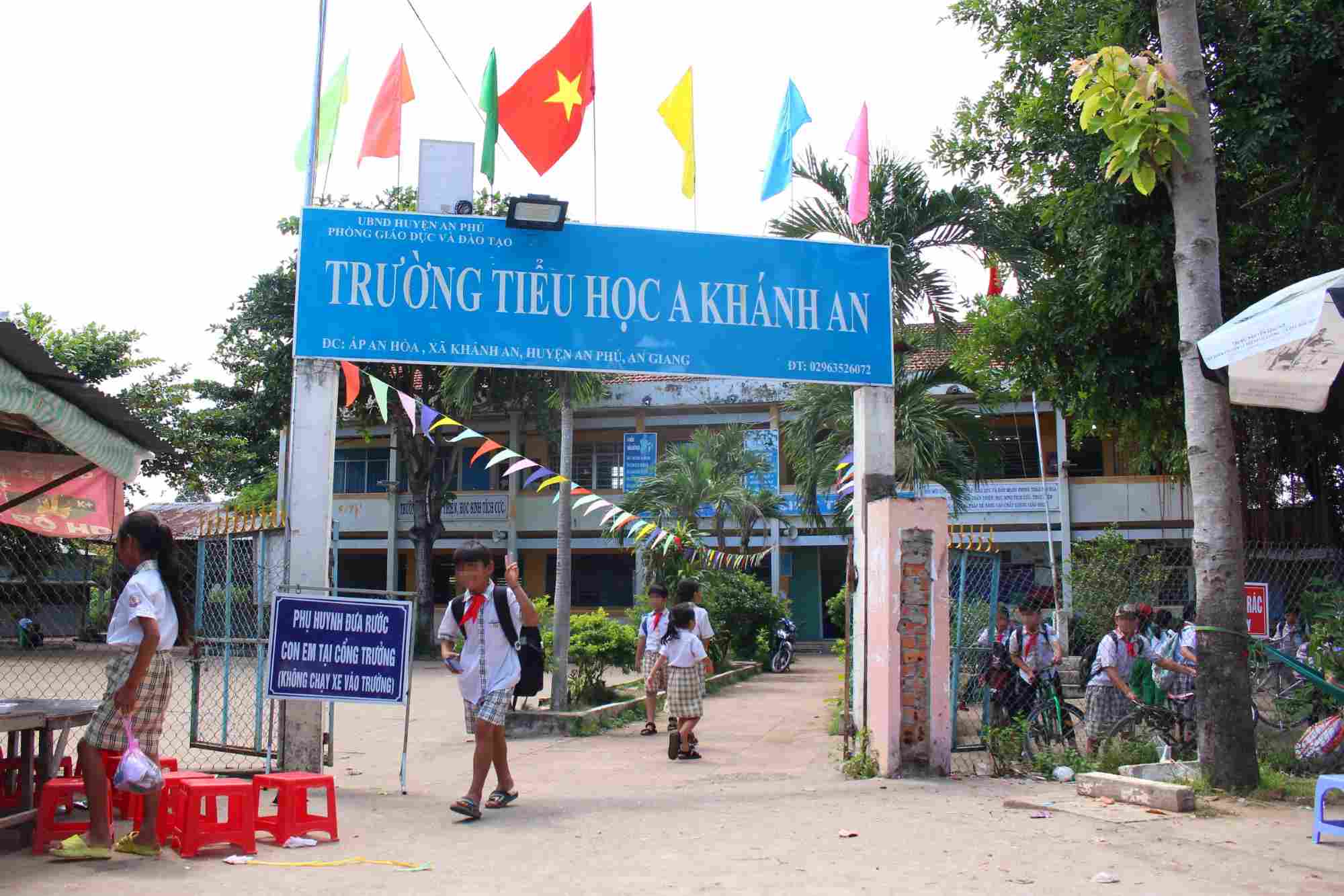 A Khanh An Primary School - one of the border schools in An Phu district - welcomes many overseas Vietnamese students to study. Photo: Luc Tung