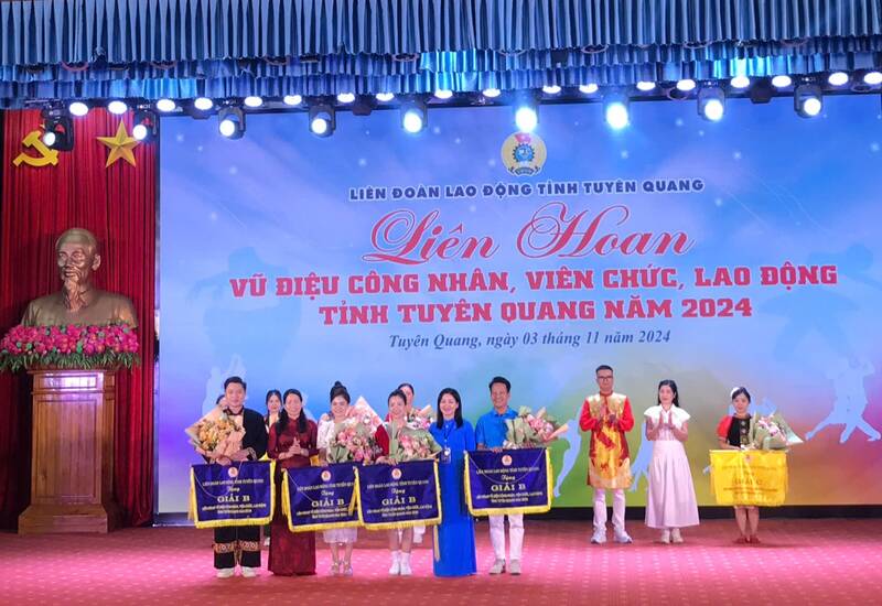 Dance festival for workers and civil servants in Tuyen Quang. Photo: Minh Thuy