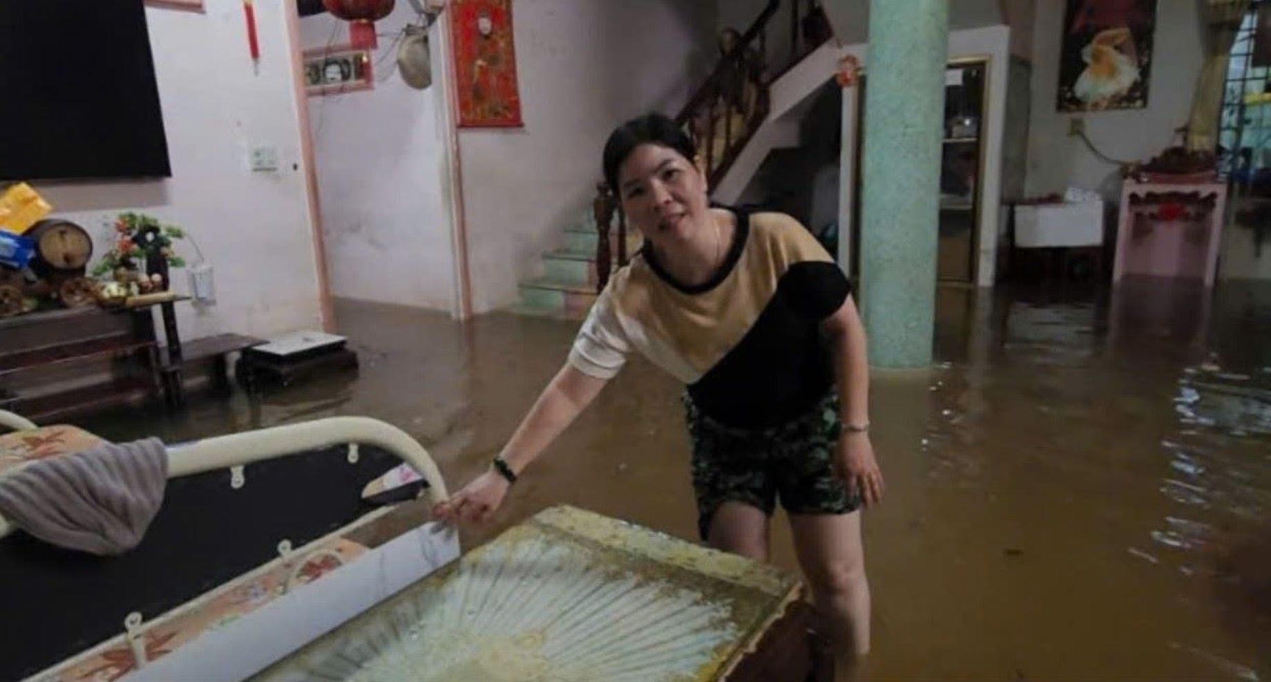 Nguoi dan bi bom trong bien nuoc. Anh: Bao Lam