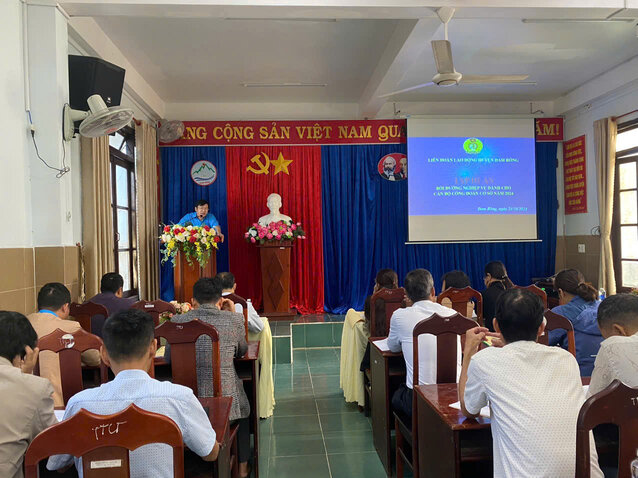 Dam Rong District Labor Federation trained nearly 100 grassroots union officials. Photo: N. Huong