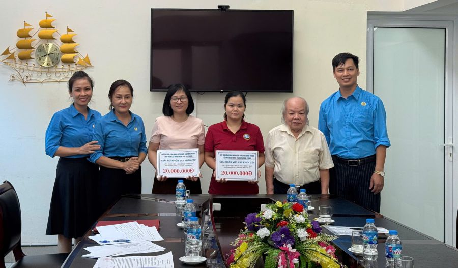 The Hai Phong City Labor Federation's Poor Workers' Capital Support Fund disburses emergency loans to union members and workers. Photo: Capital Support Fund