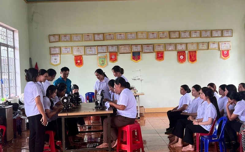 Mountainous women in Dak Doa district learn tailoring to find work. Photo: Phong Lan