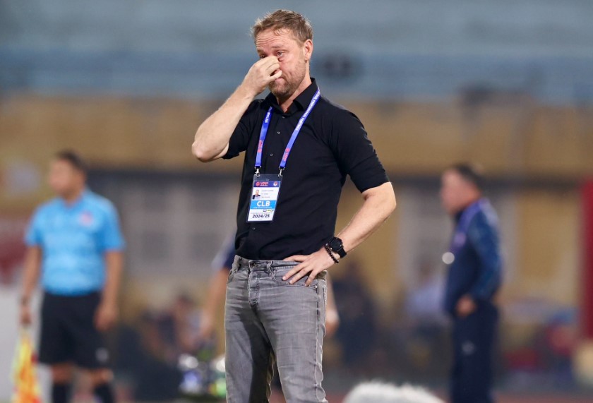 Coach Mano Polking of the Hanoi Police team. Photo: Hoang Hue