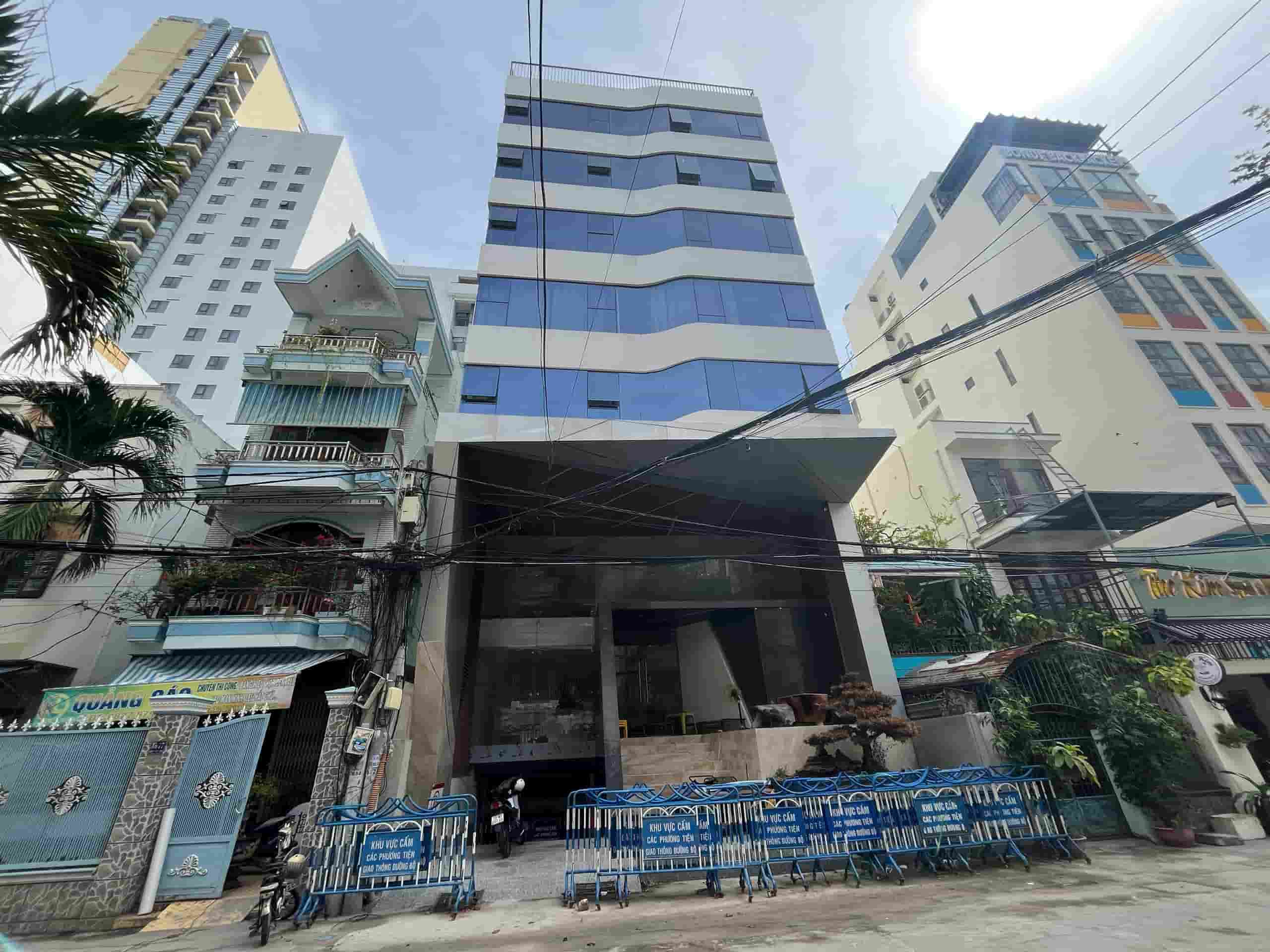 The hotel owner complained that the authorities sold scrap metal after the forced eviction. Photo: Huu Long