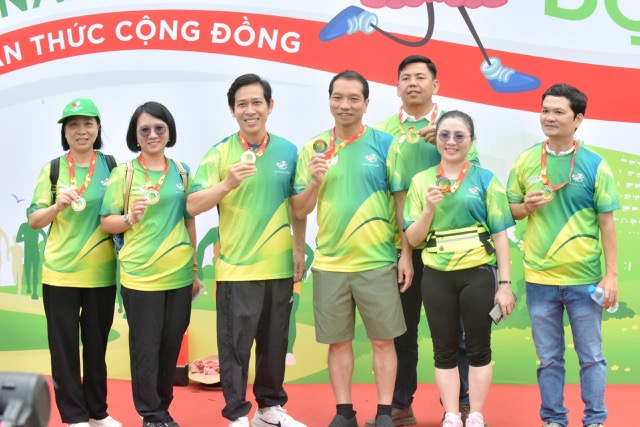 Many people walk to raise awareness about stroke. Photo: NGUYEN LY