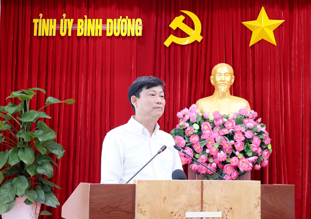 Ong Vo Van Minh - Chu tich UBND tinh Binh Duong phat bieu tai hoi nghi. Anh: Dinh Trong