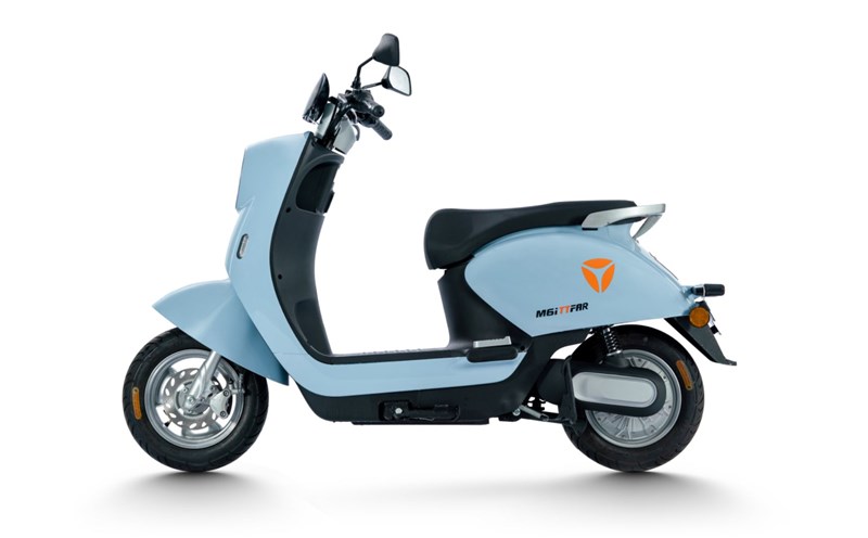 Details of the electric motorbike that can travel 80km and has an integrated USB charging port. Photo: Yadea