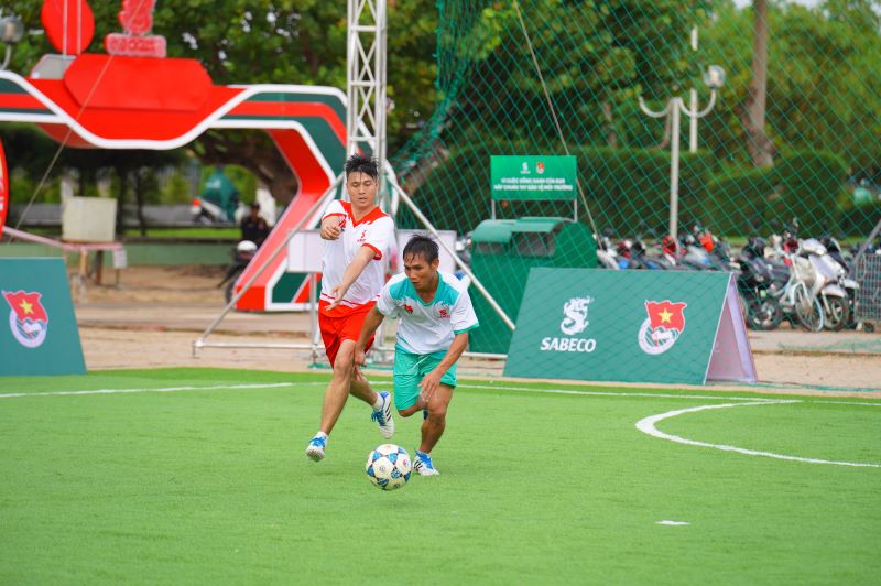 Giai bong da thanh nien nong thon trong khuon kho sang kien SABECO Sports Hub - Gan ket tinh than Viet dang dien ra tai cac tinh thanh tren ca nuoc. Anh: SABECO