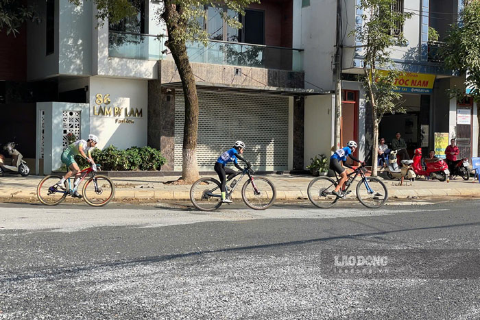 More than 500 athletes participate in the 2024 Lao Cai International Cycling Race "One Track - Two Countries". Photo: Dinh Dai