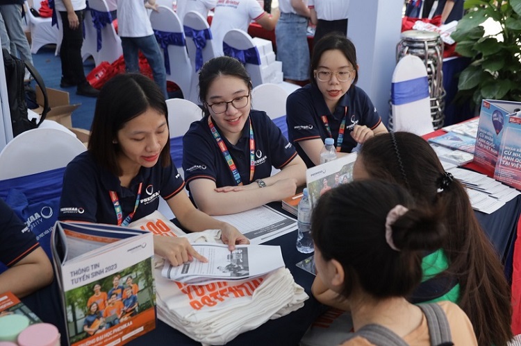 Currently, many universities conduct early admission rounds to select suitable candidates. Photo: Trang Ha