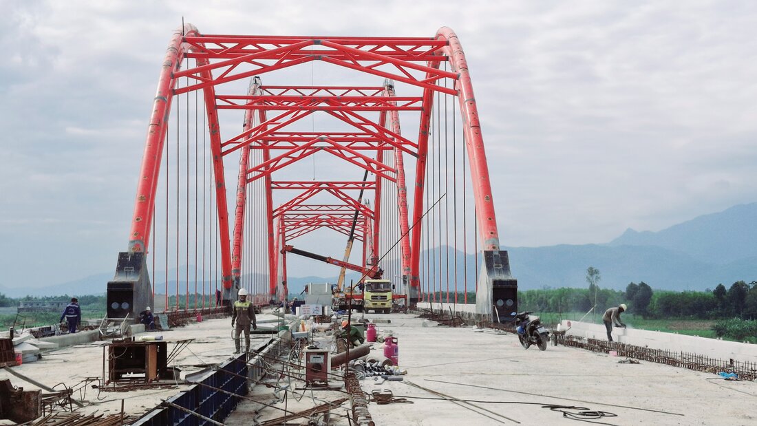 Tra Khuc 3 Bridge, Quang Ngai province is in the accelerated construction phase. Photo: Vien Nguyen