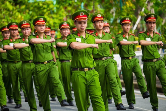 University graduates who want to continue studying for a second degree at People's Police schools must ensure they meet all the prescribed standards. Photo: Ministry of Public Security