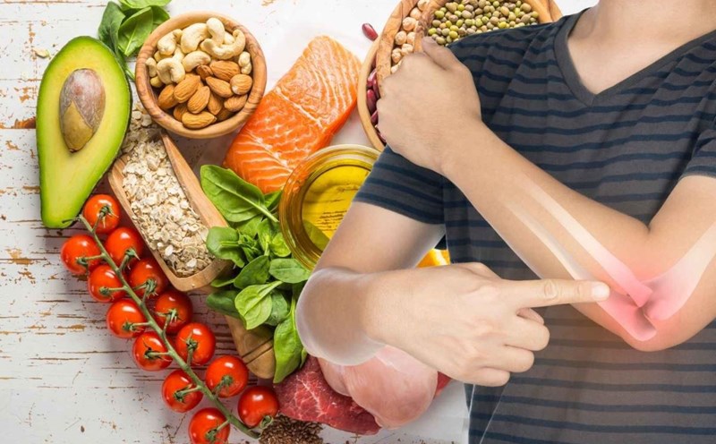 Taking care of your bone and joint health when you turn 50 helps you live longer. Graphics: Thanh Thanh