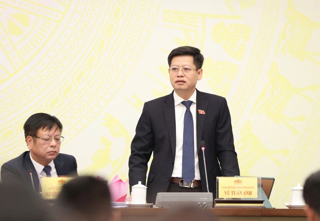 Standing member of the Finance and Budget Committee Vu Tuan Anh stated that the Government has not yet submitted to the National Assembly Standing Committee an adjustment to the family deduction level. Photo: Y Nhu