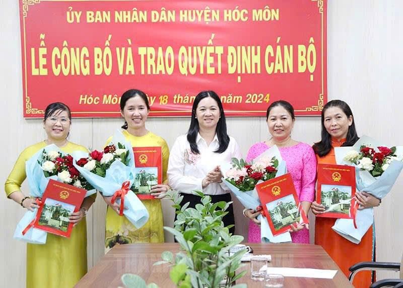Hoc Mon district mobilizes and appoints many vice principals and principals at schools. Photo: Hoc Mon district Department of Education and Training
