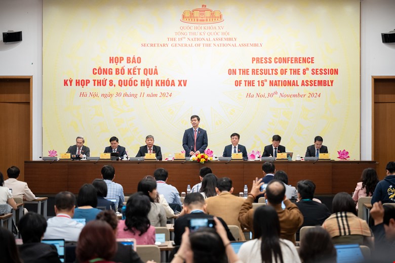 Press conference announcing the results of the 8th Session, 15th National Assembly. Photo: Pham Thang