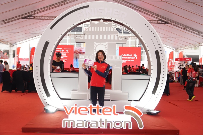 Nguyen Thi Oanh gay chu y tai giai Viettel Marathon Ha Noi 2024. Anh: VMH