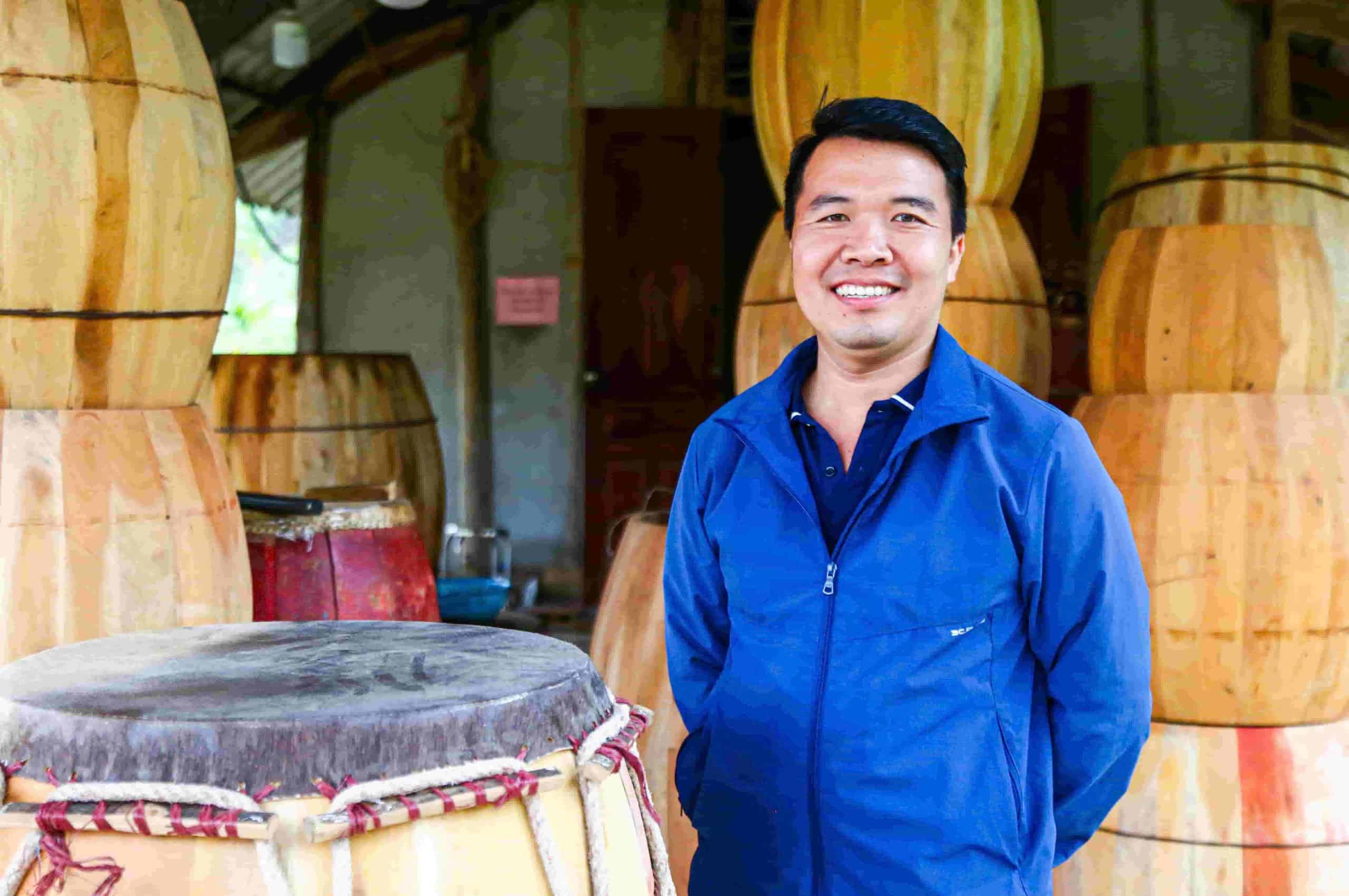 Mr. Pham Chi Manh (born in 1992) is currently the owner of a traditional drum production facility in Dai Minh commune, Yen Binh district, Yen Bai province. Photo: To Ly