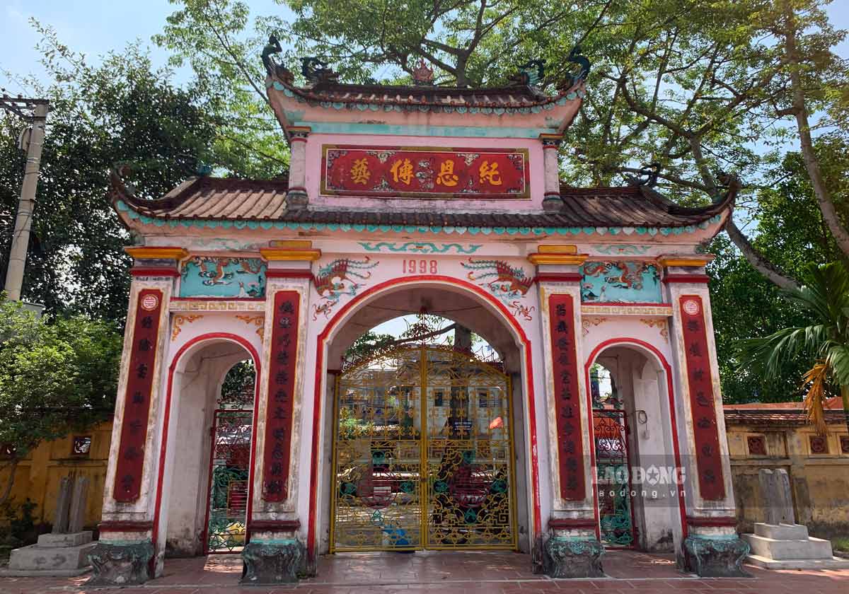 Dinh lang Van Chang toa lac tren dia phan to dan pho so 16, thon Van Chang, thi tran Nam Giang