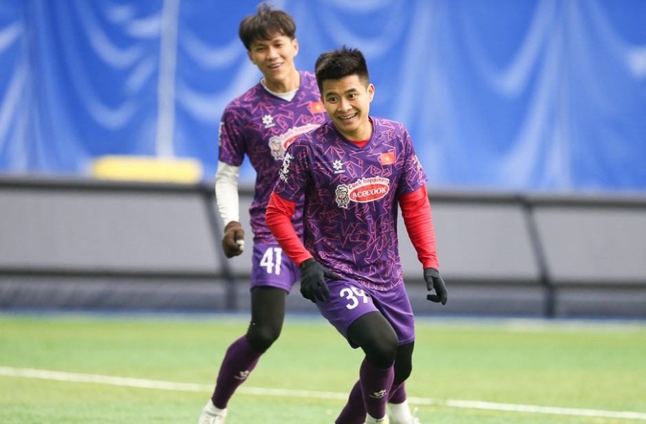 The Vietnamese team trains their physical strength before the final practice match with the team in Korea. Photo: VFF