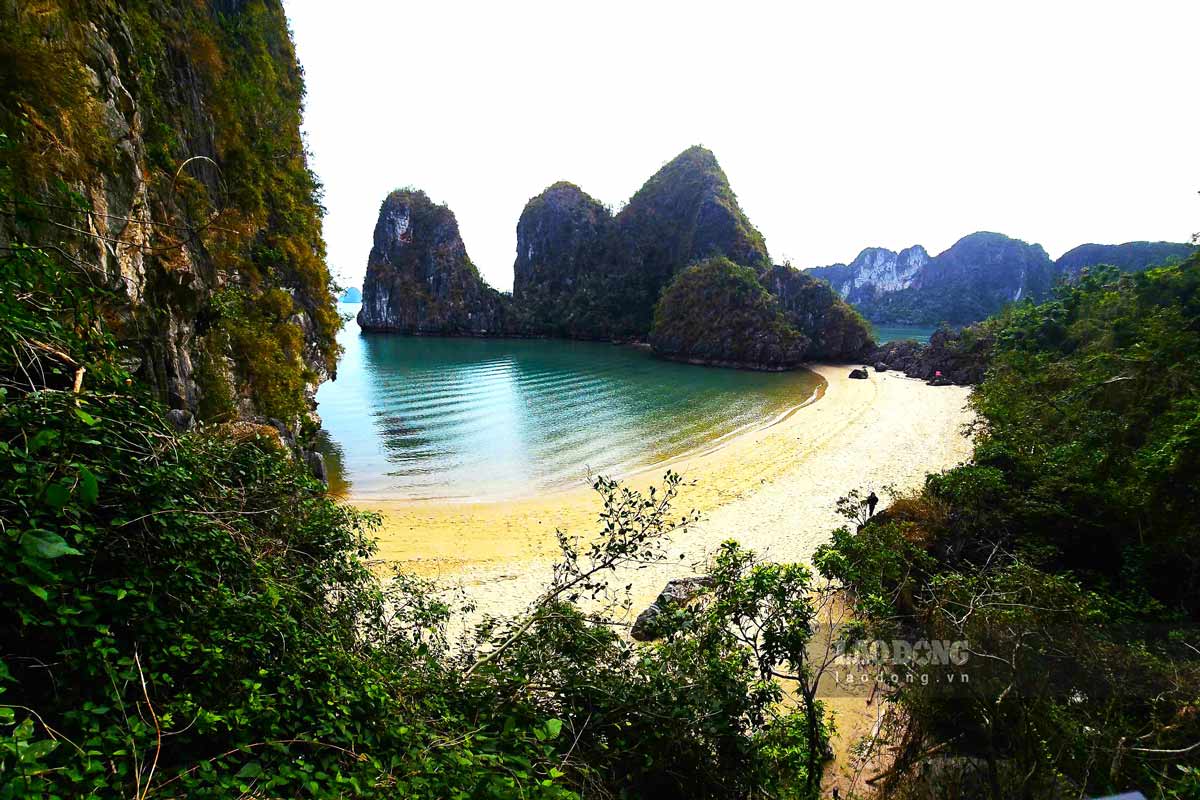 Bai tam Trinh Nu, vinh Ha Long. Anh: Doan Hung