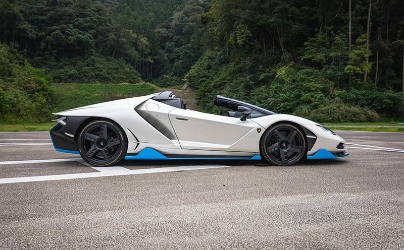 Close-up of Lamborghini Centenario Roadster. Photo: Lamborghini