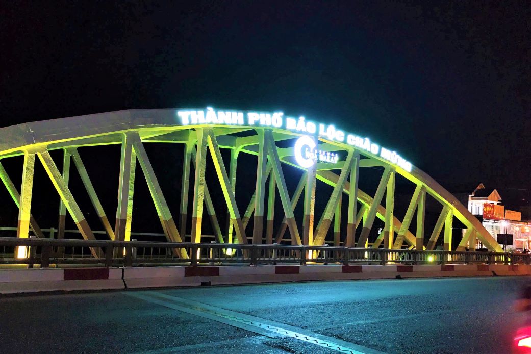 New image of the old Dai Lao bridge. Photo: Bao Lam