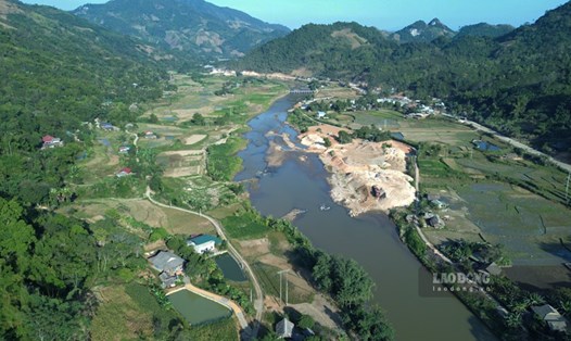 Khu vực đổ đất ở cạnh suối Chăn, xã Hòa Mạc (Văn Bàn, Lào Cai). Ảnh: Đinh Đại
