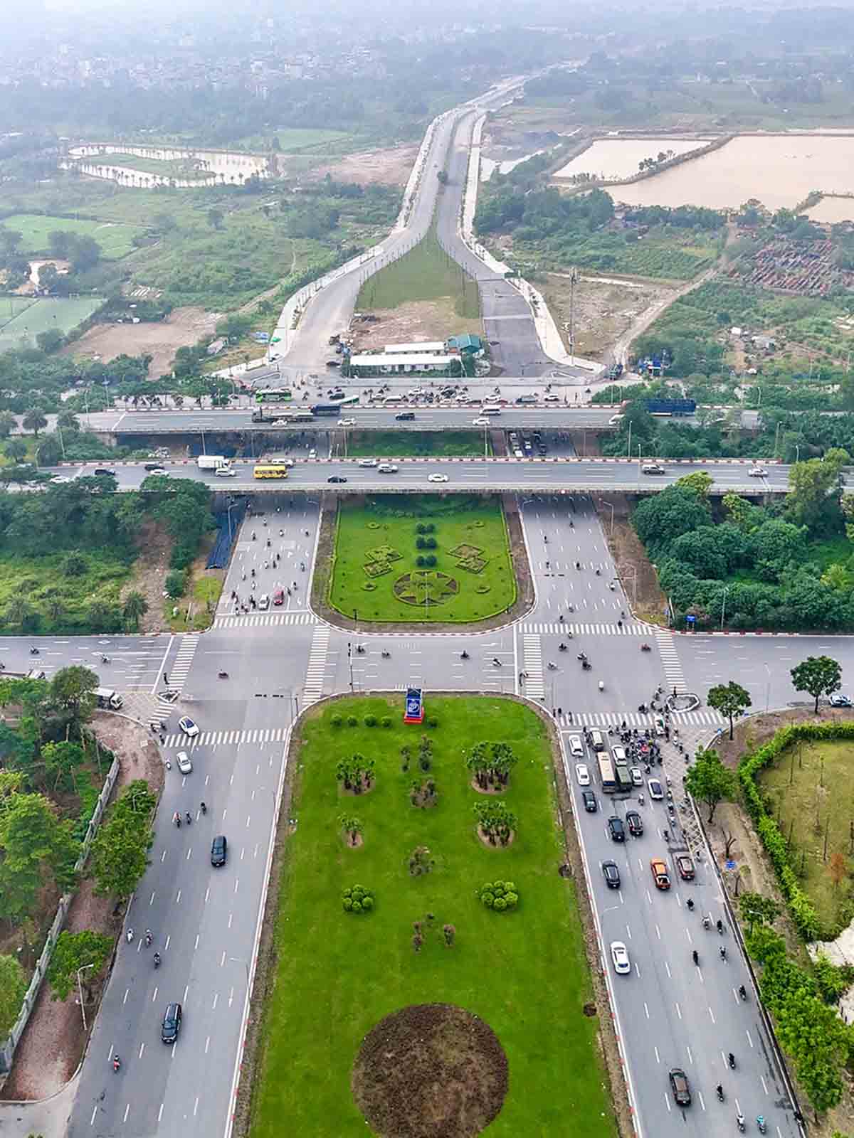 Du an duong Le Quang Dao keo dai doan khop noi voi Dai lo Thang Long (dai khoang 110m) co be rong mat cat ngang 100m. Anh: Huu Chanh