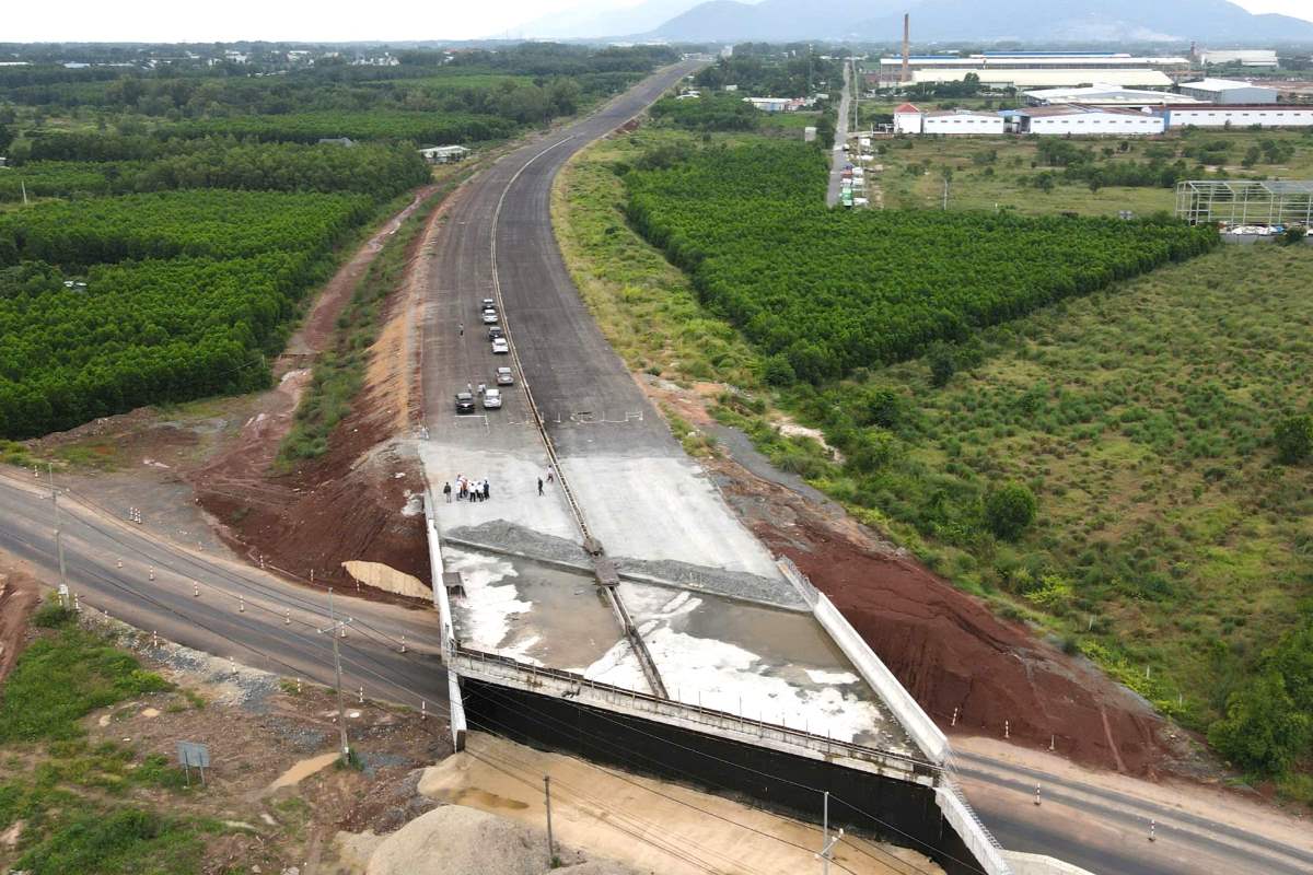 Starting point of component project 3 of Bien Hoa - Vung Tau Expressway phase 1 (section adjacent to Dong Nai). Photo: Khanh Lam