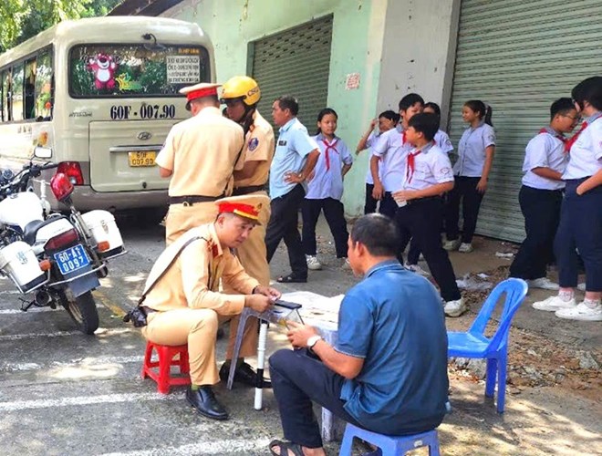 Tài xế ở Đồng Nai không giấy phép lái xe vẫn chở 28 học sinh