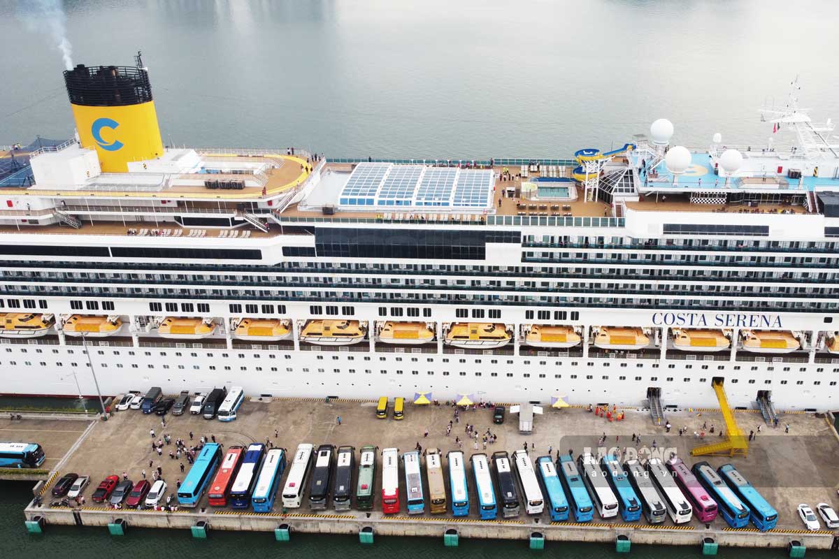 Costa Serena ship brings more than 2,400 international passengers to Quang Ninh. Photo: Doan Hung
