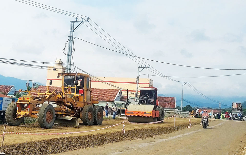 Contractor for construction of Bau Sen bridge area, Tay Giang.