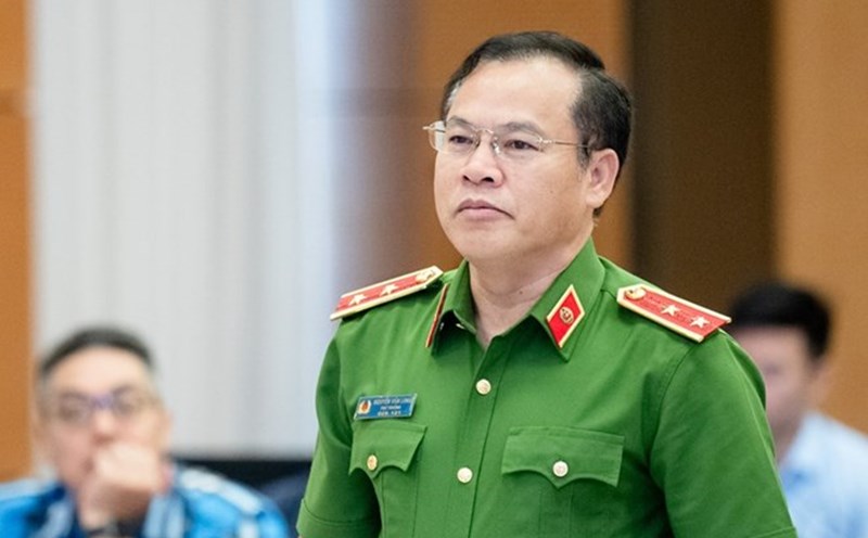 Lieutenant General Nguyen Van Long, Deputy Minister of Public Security, has just sent a Letter of Commendation from the Ministry of Public Security to the Son La Provincial Police. Photo: National Assembly
