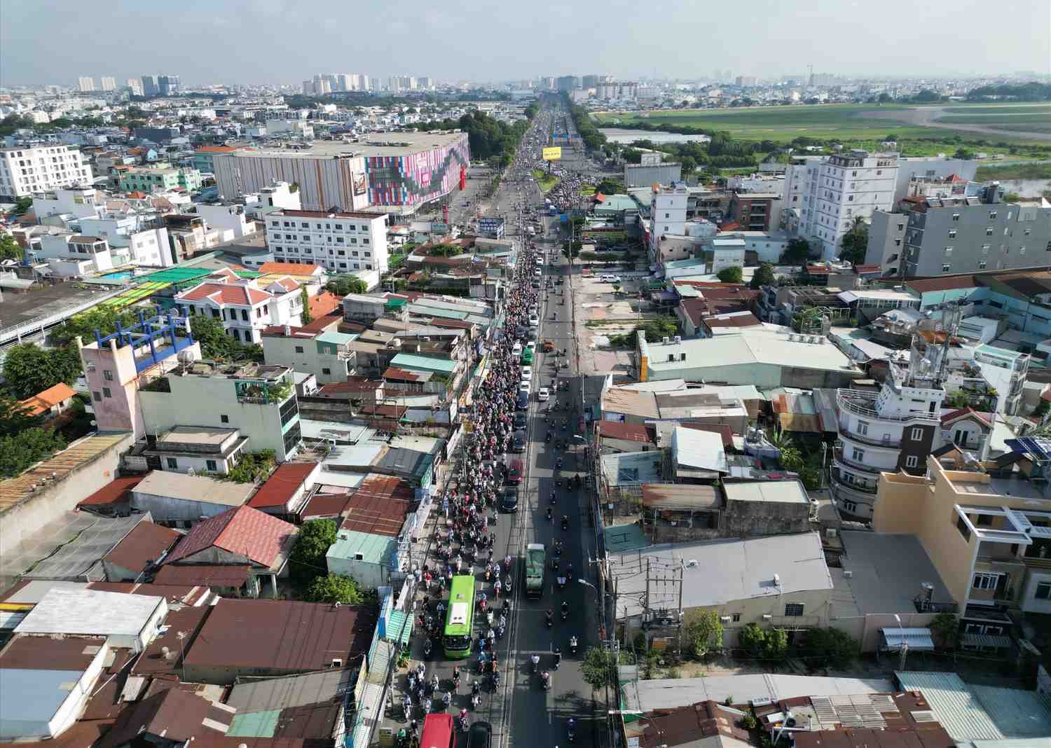 Doan duong Truong Chinh tu Cong Hoa den Au Co tao nut that co chai gay ket xe cua ngo Tay Bac. Anh: Anh Tu